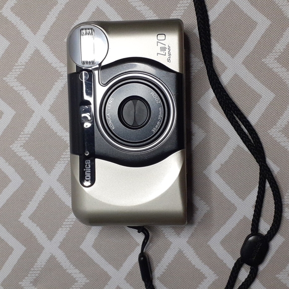 Konica Z - Up Super Point and shoot 35 mm film camera Untested - Picture 3 of 13